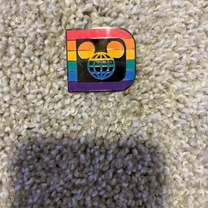 Authentic Walt Disney world pin great condition